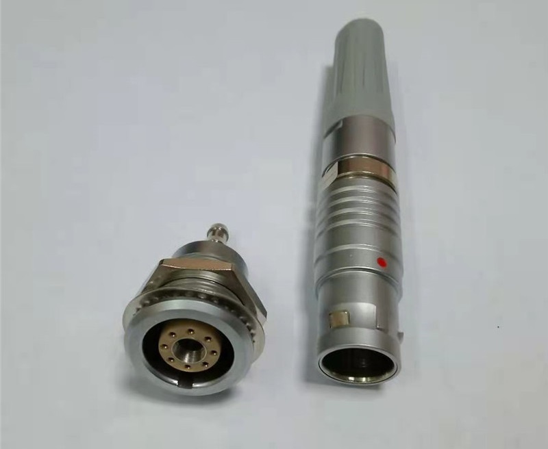 Push pull self-locking coaxial mixed signal connector audu medical connector