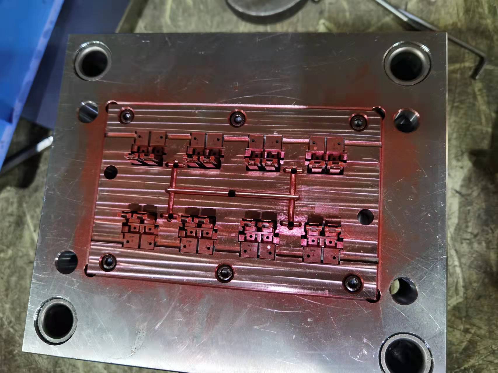 TE connector 1544458 precision plastic mold manufacturing