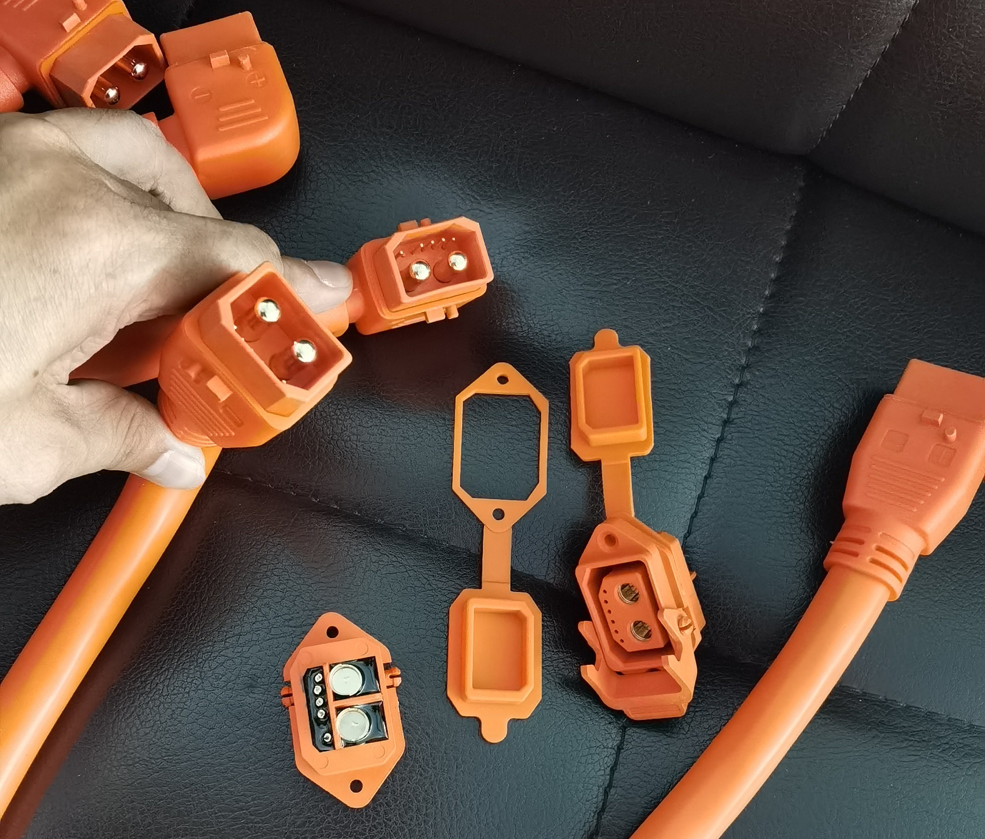 新能源工业电池包橙色连接器85A防水连接器6AWG电缆