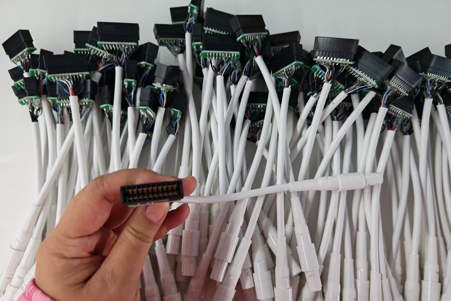 防水和耐温功能增强了连接器的耐用性