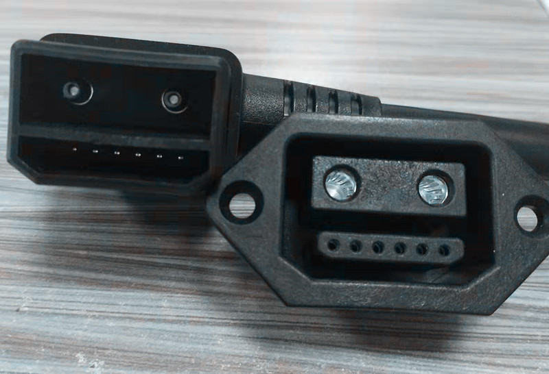 Hybrid Power Signal Connector