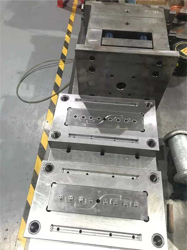 battery pack one out of eight cores for 50A rubber core mold tooling