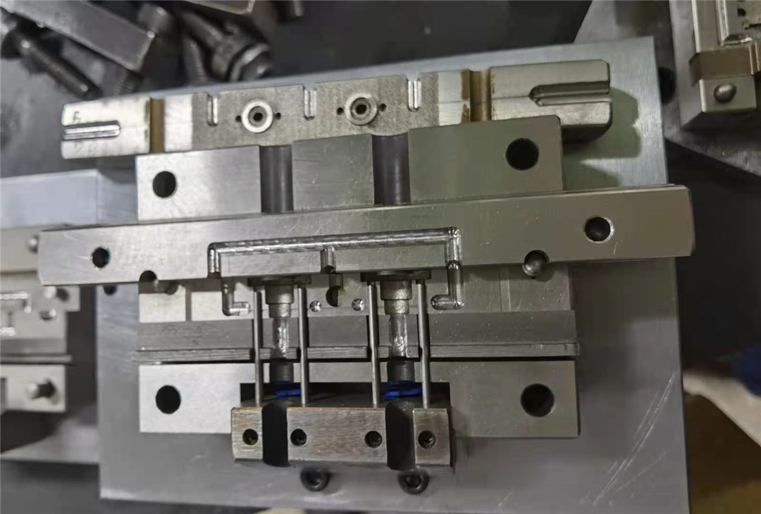 M12 connector All plastic core precision mold tooling