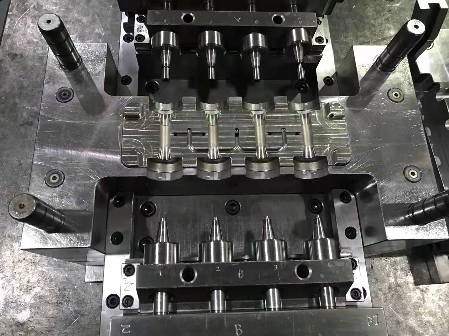 Circular connector_ M12 precision circular connector_ Design and manufacture