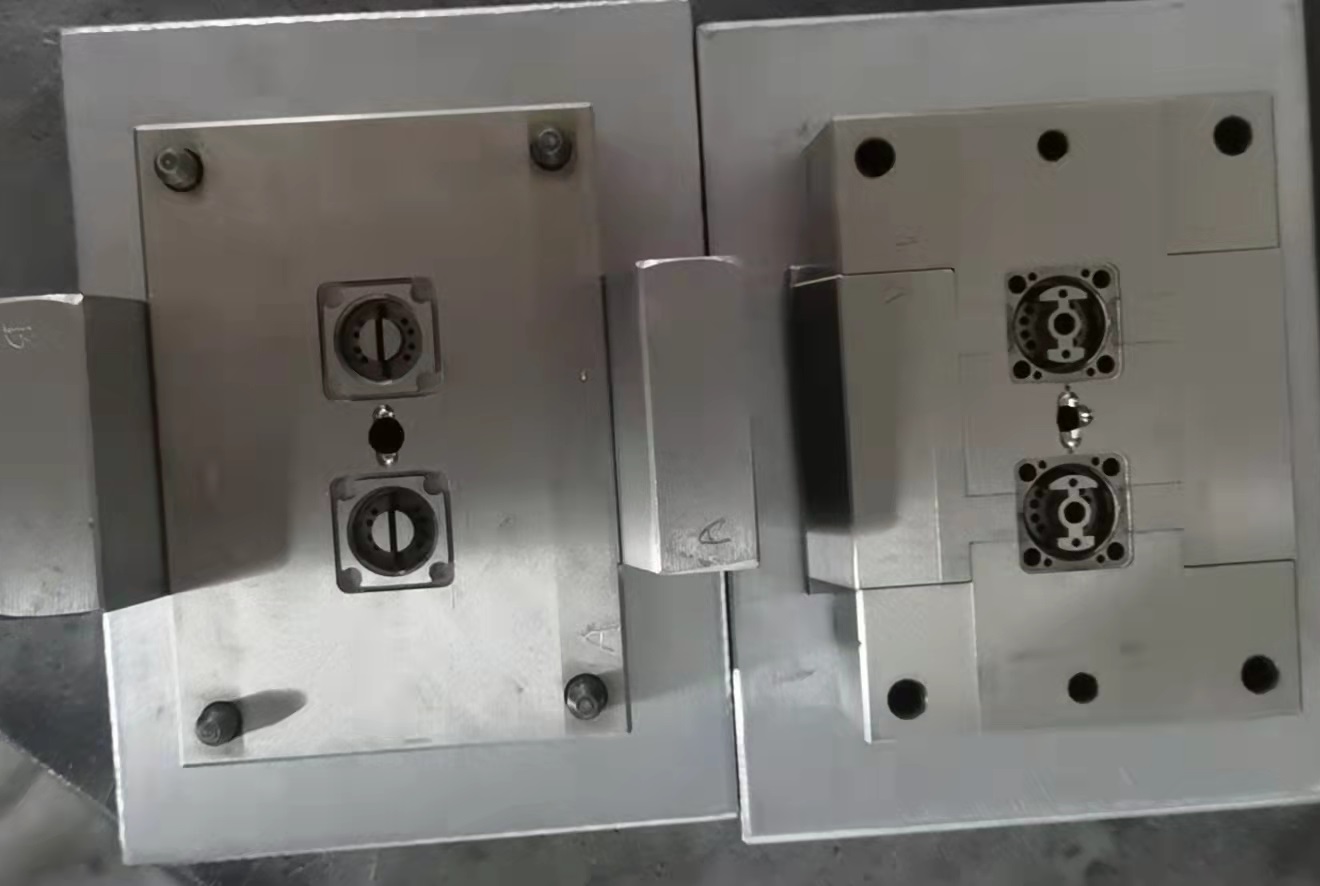 工业控制信号连接器8pin防水连接器精密塑胶模具