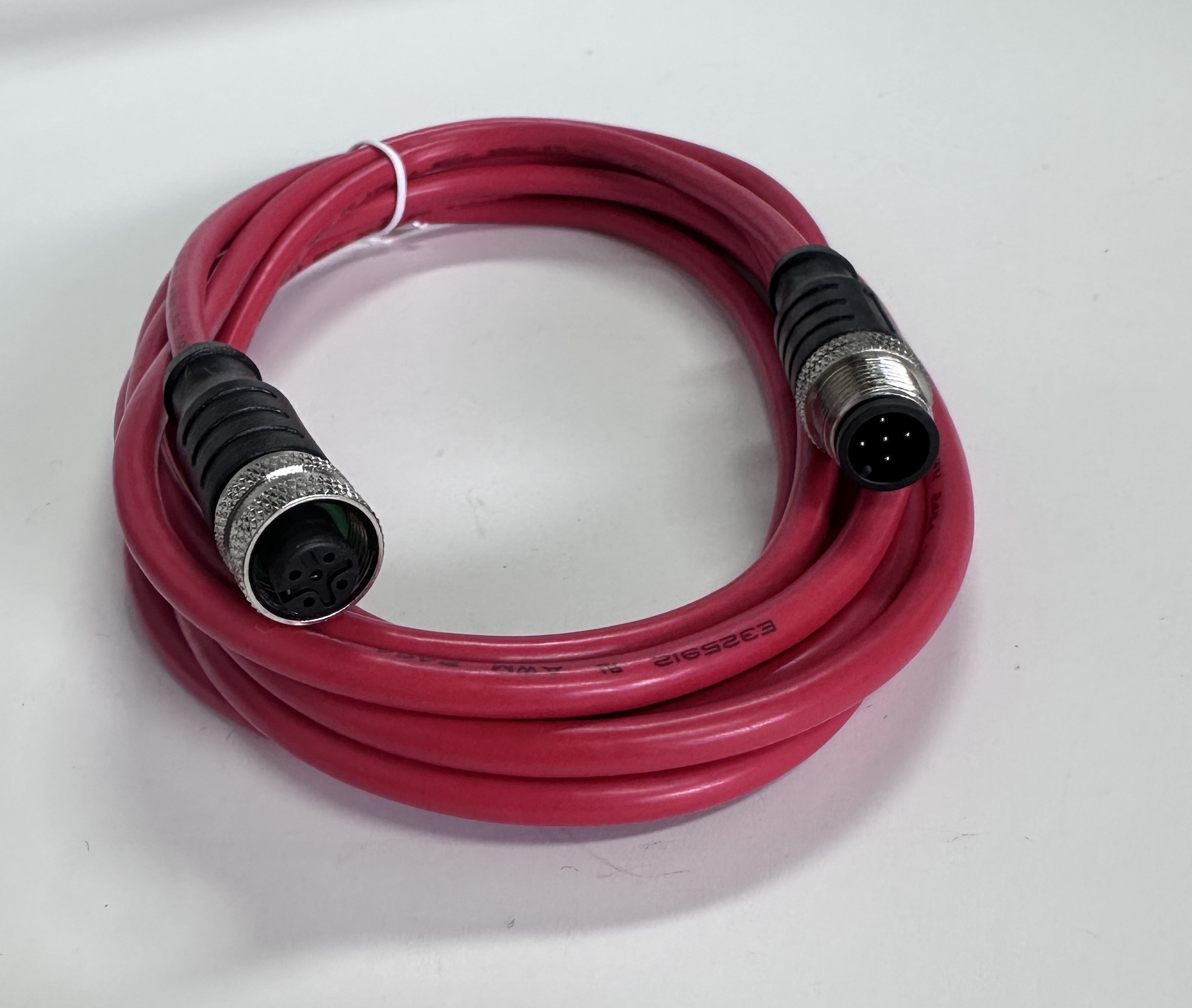 在电气噪声是工作的一部分的情况下使用m12以太网连接器