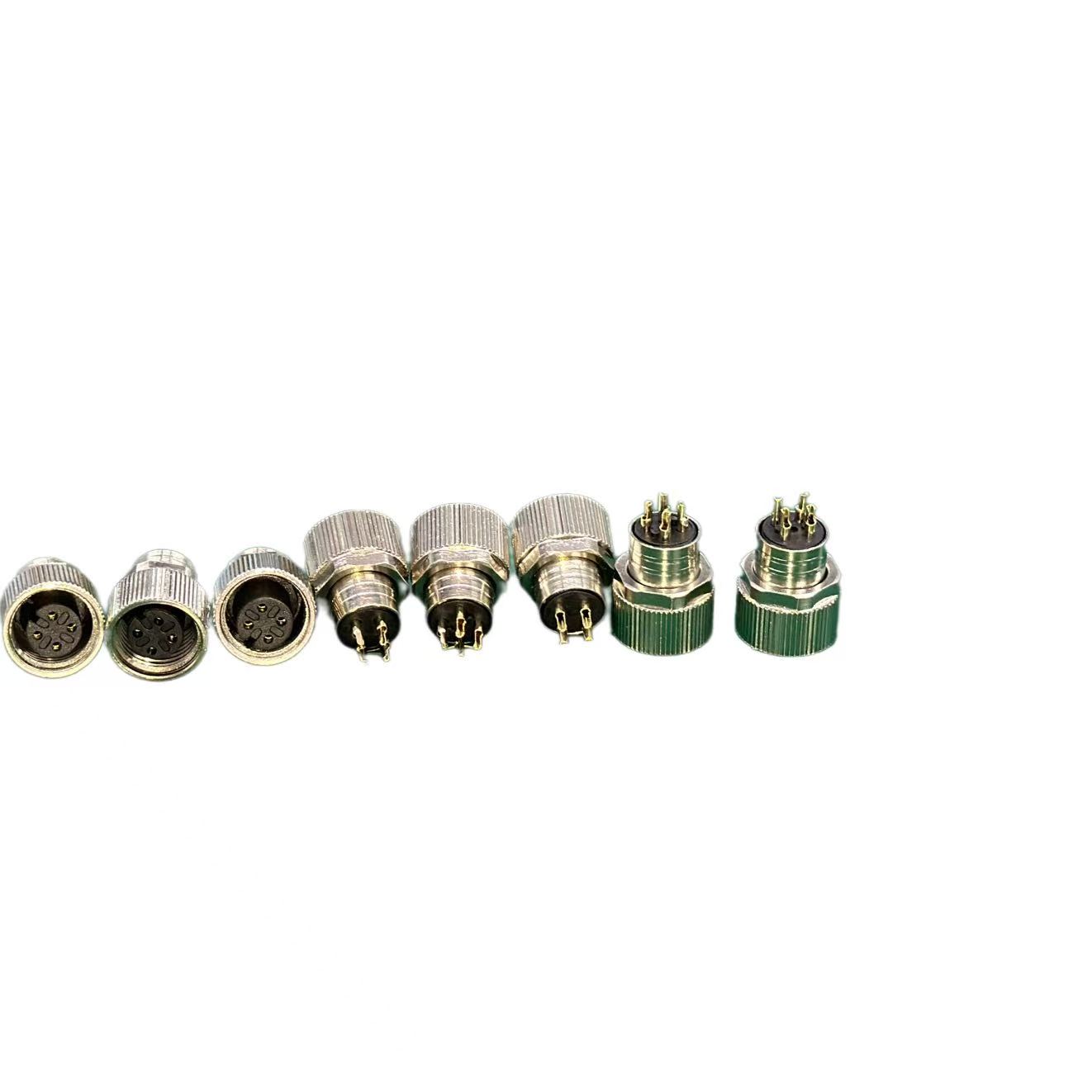 在机柜冻结之前围绕m12 x编码连接器进行设计